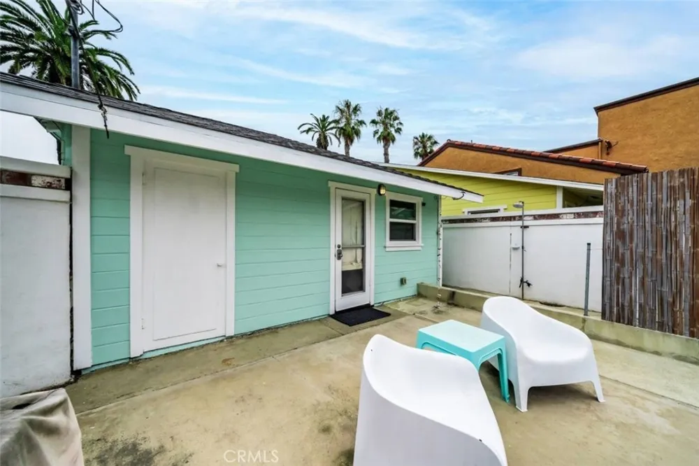218 11 th street Huntington Beach, CA 92648