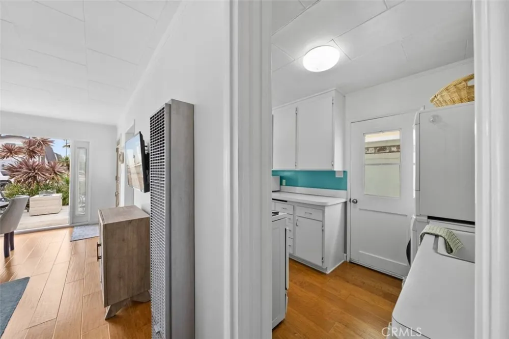 218 11 th street Huntington Beach, CA 92648
