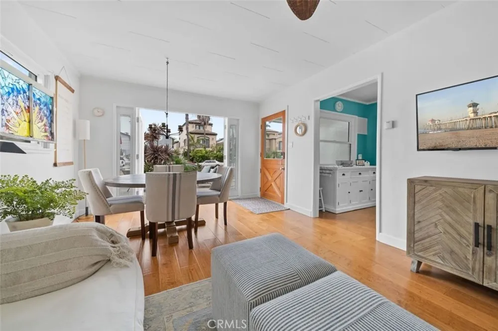 218 11 th street Huntington Beach, CA 92648