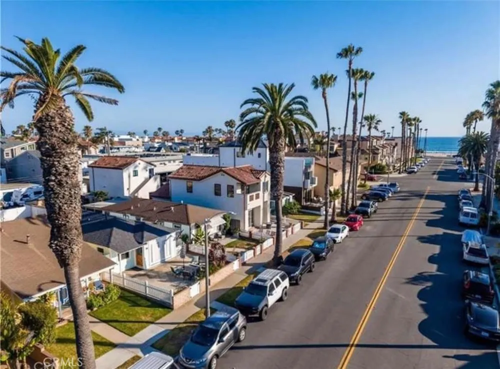 218 11 th street Huntington Beach, CA 92648