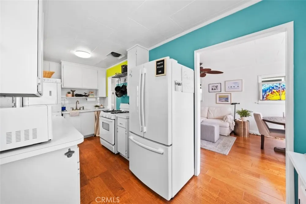 218 11 th street Huntington Beach, CA 92648