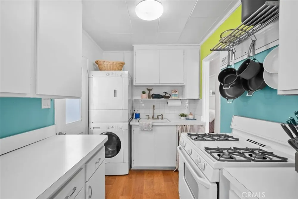 218 11 th street Huntington Beach, CA 92648