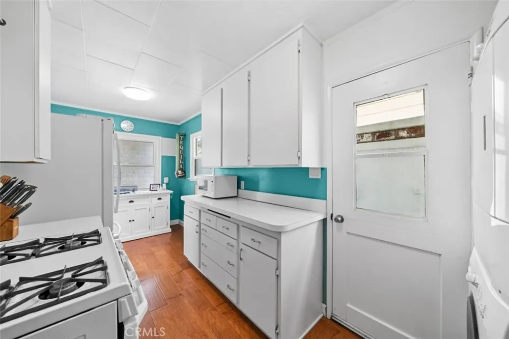 218 11 th street Huntington Beach, CA 92648