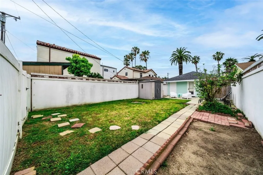 218 11 th street Huntington Beach, CA 92648