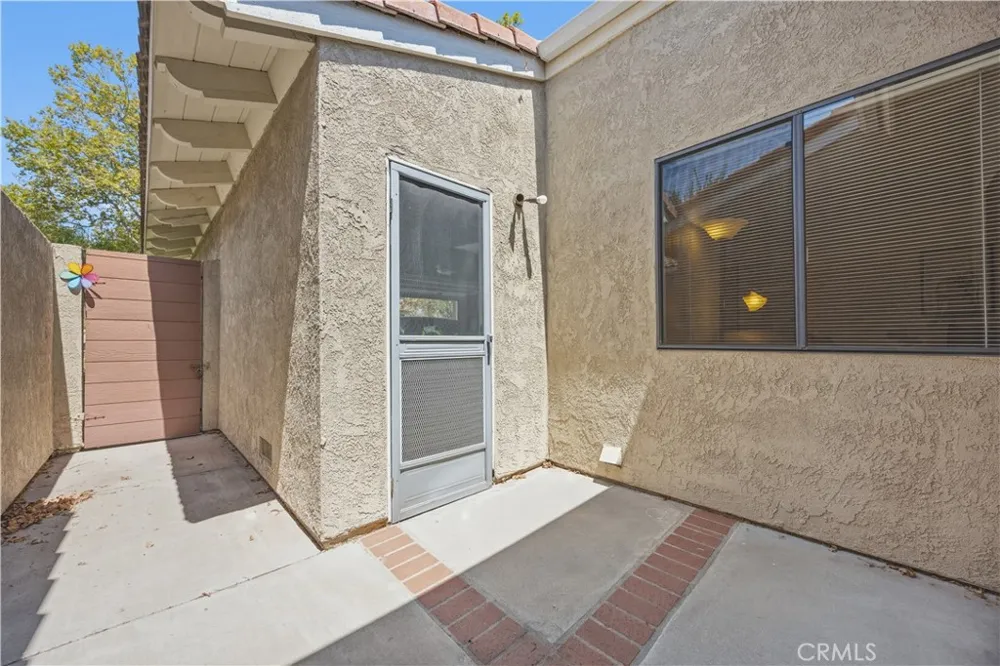1638 Via Estrella Pomona, CA 91768