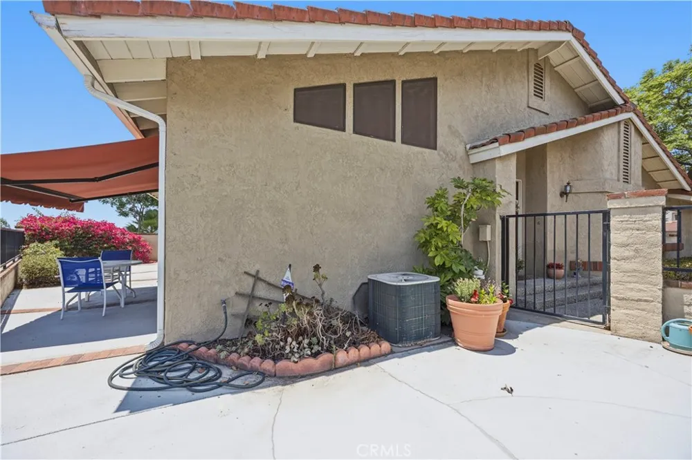 1638 Via Estrella Pomona, CA 91768