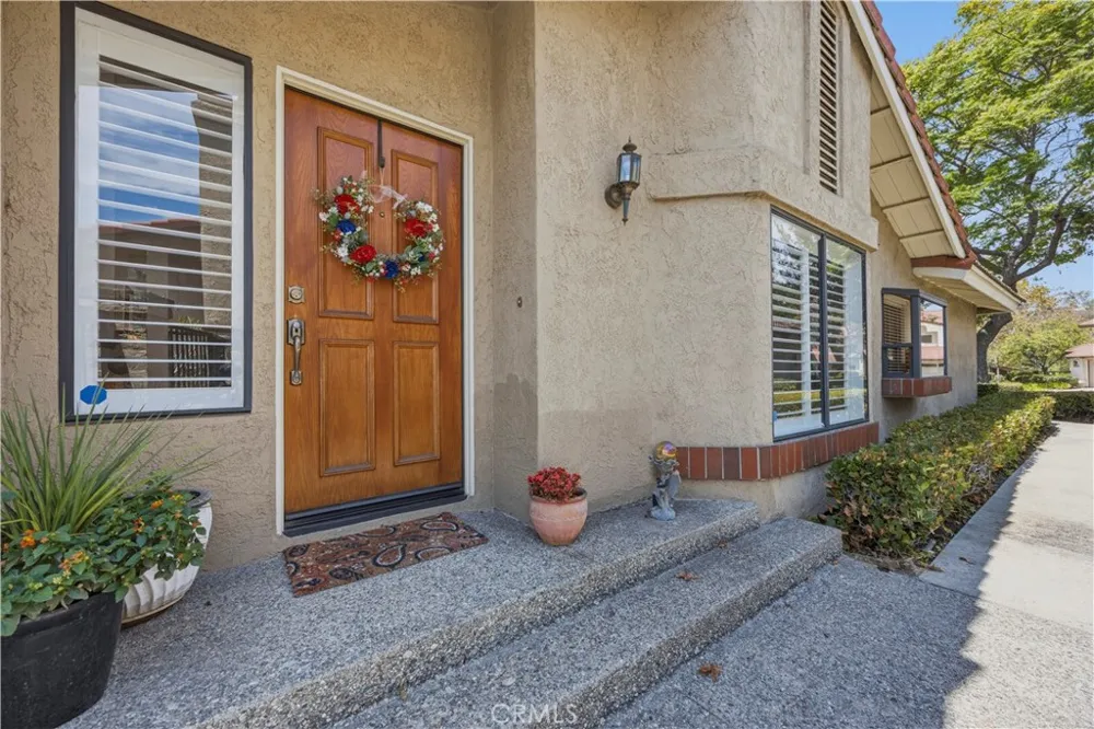 1638 Via Estrella Pomona, CA 91768