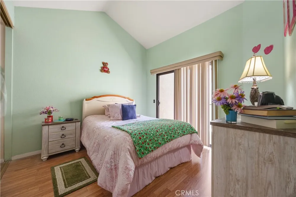 1638 Via Estrella Pomona, CA 91768