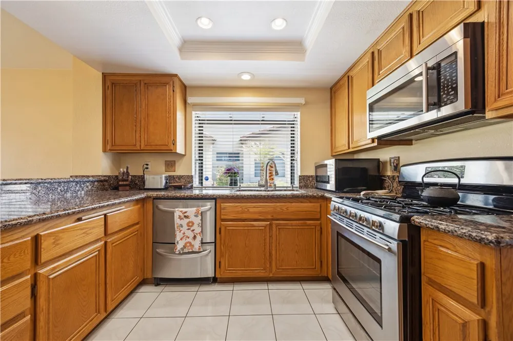 1638 Via Estrella Pomona, CA 91768