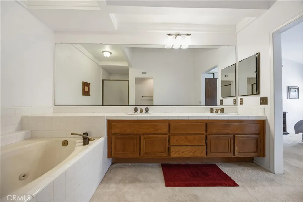 1638 Via Estrella Pomona, CA 91768