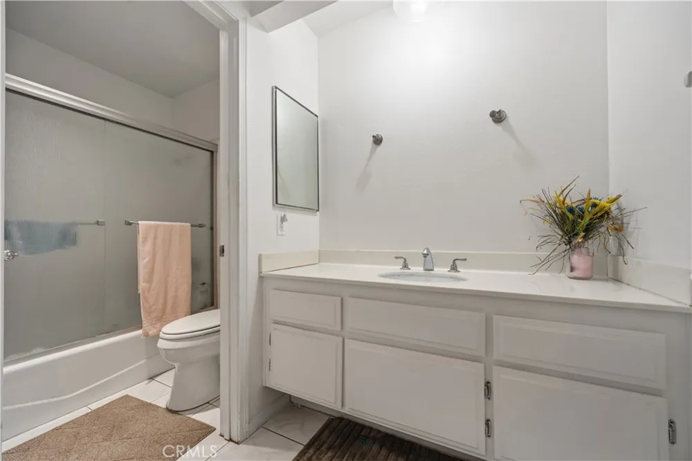 1638 Via Estrella Pomona, CA 91768