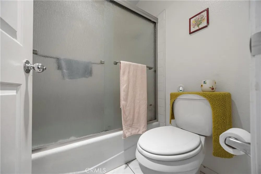1638 Via Estrella Pomona, CA 91768