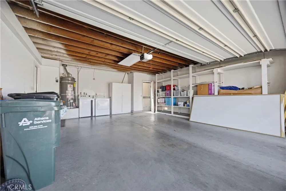 1638 Via Estrella Pomona, CA 91768