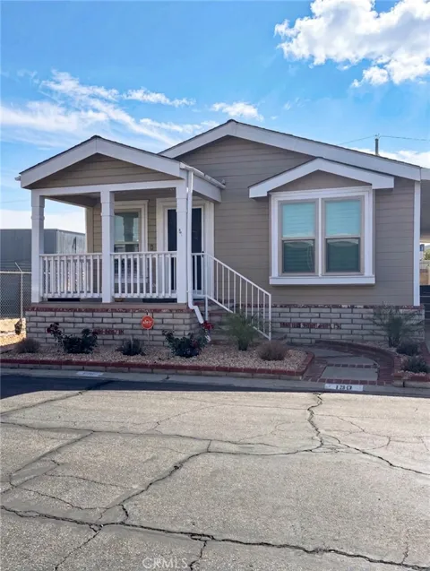 2205 W Acacia #190