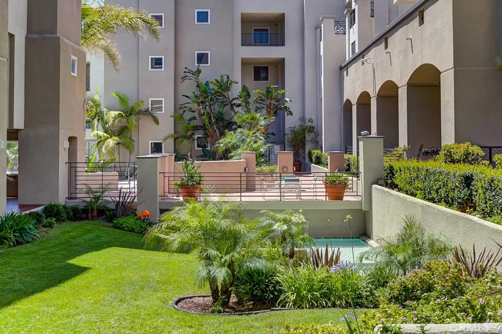 200 Pacific Coast Highway #416 Huntington Beach, CA 92648