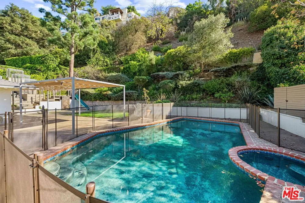 1836 Doheny Drive Los Angeles, CA 90069