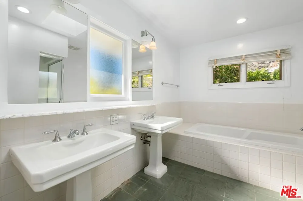 1836 Doheny Drive Los Angeles, CA 90069