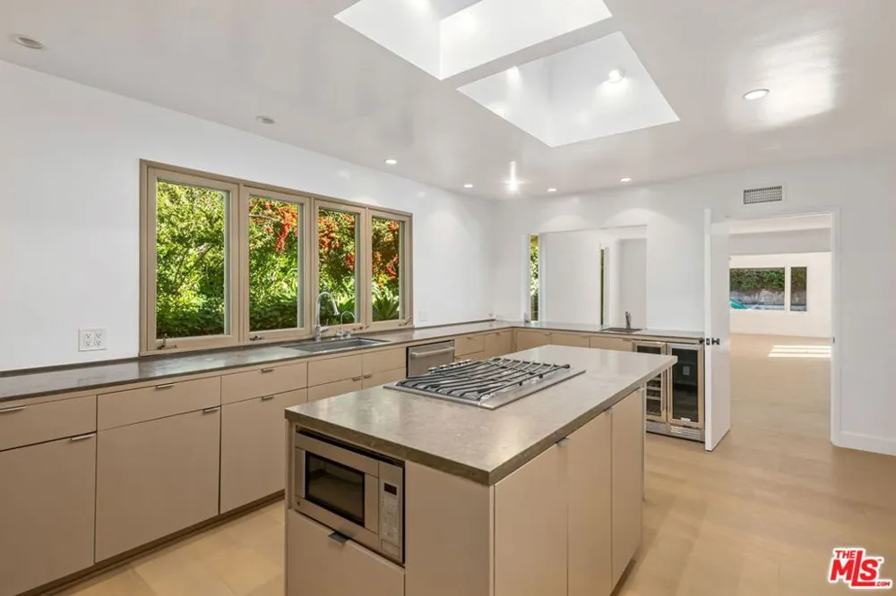 1836 Doheny Drive Los Angeles, CA 90069