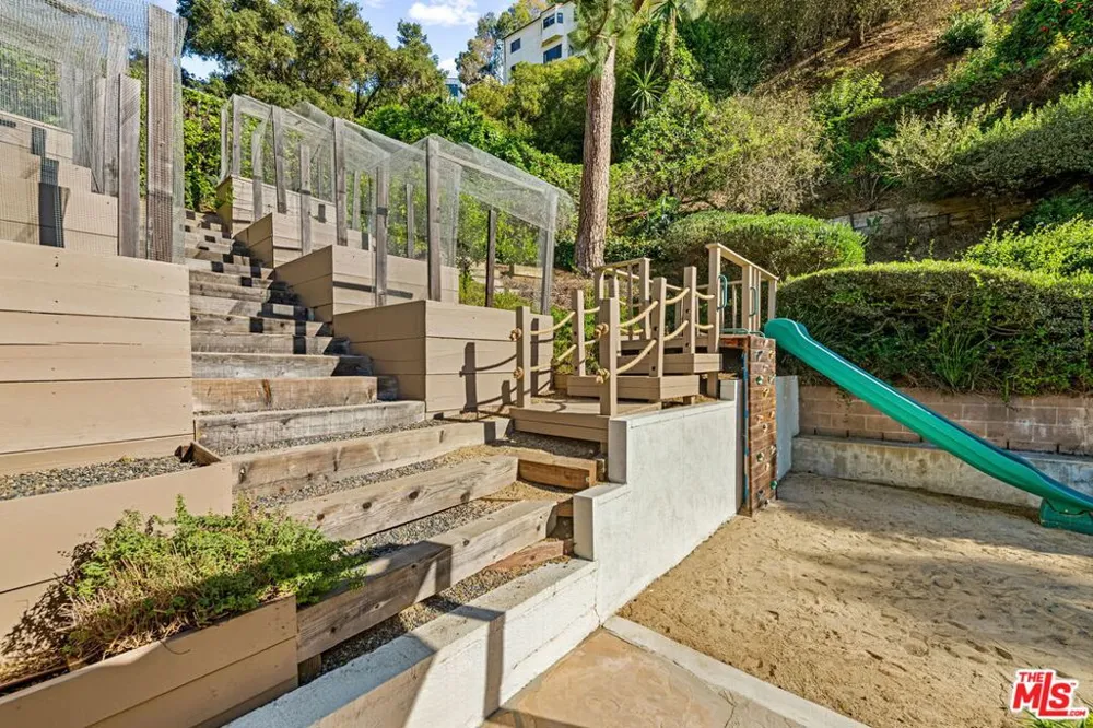 1836 Doheny Drive Los Angeles, CA 90069