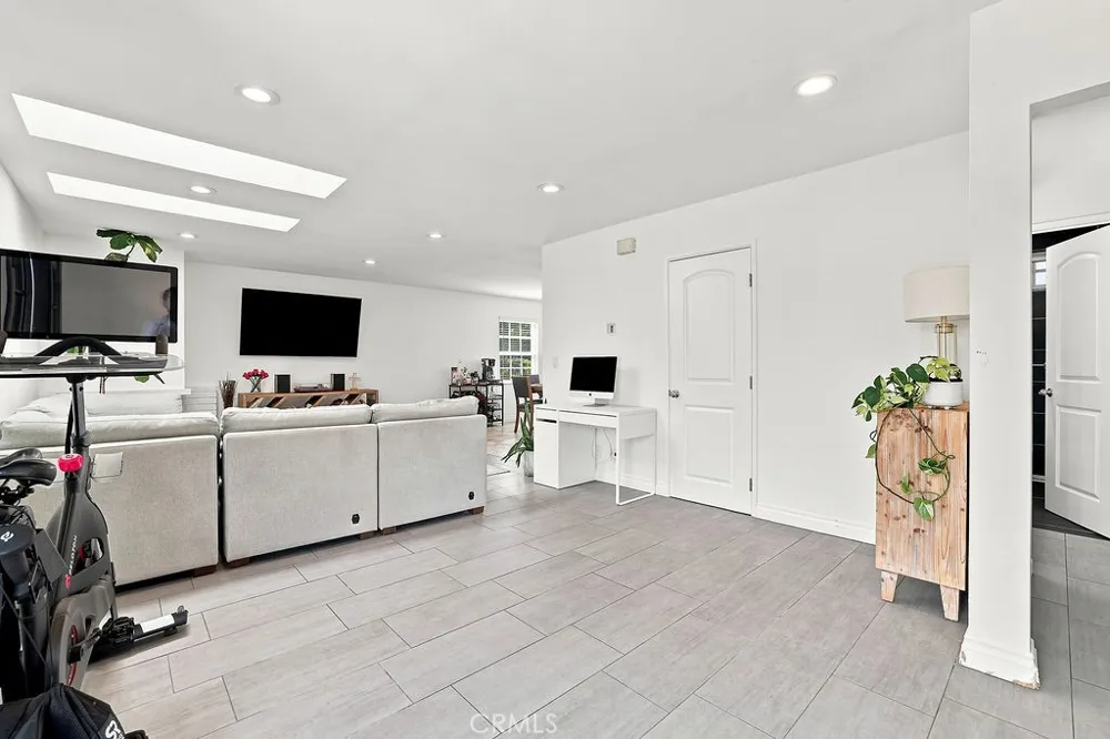 2633 Galleon Avenue Port Hueneme, CA 93041