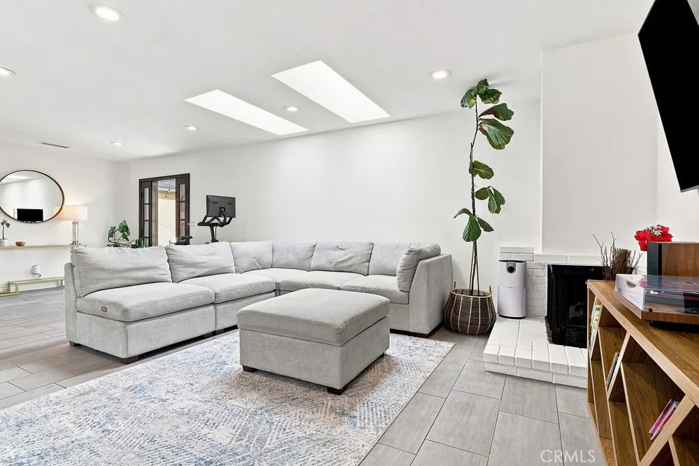 2633 Galleon Avenue Port Hueneme, CA 93041