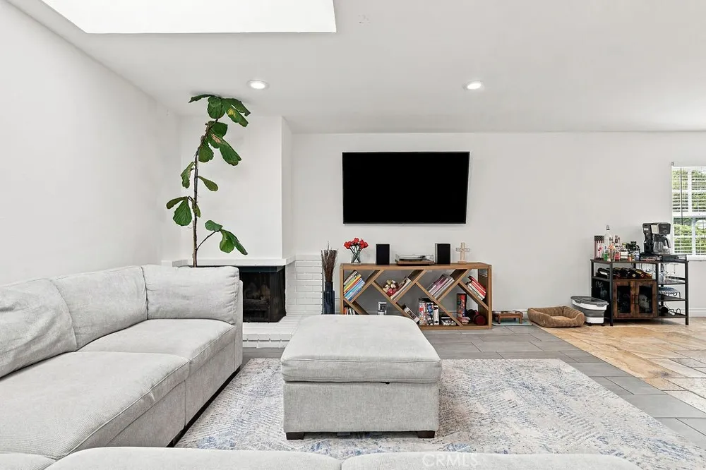2633 Galleon Avenue Port Hueneme, CA 93041