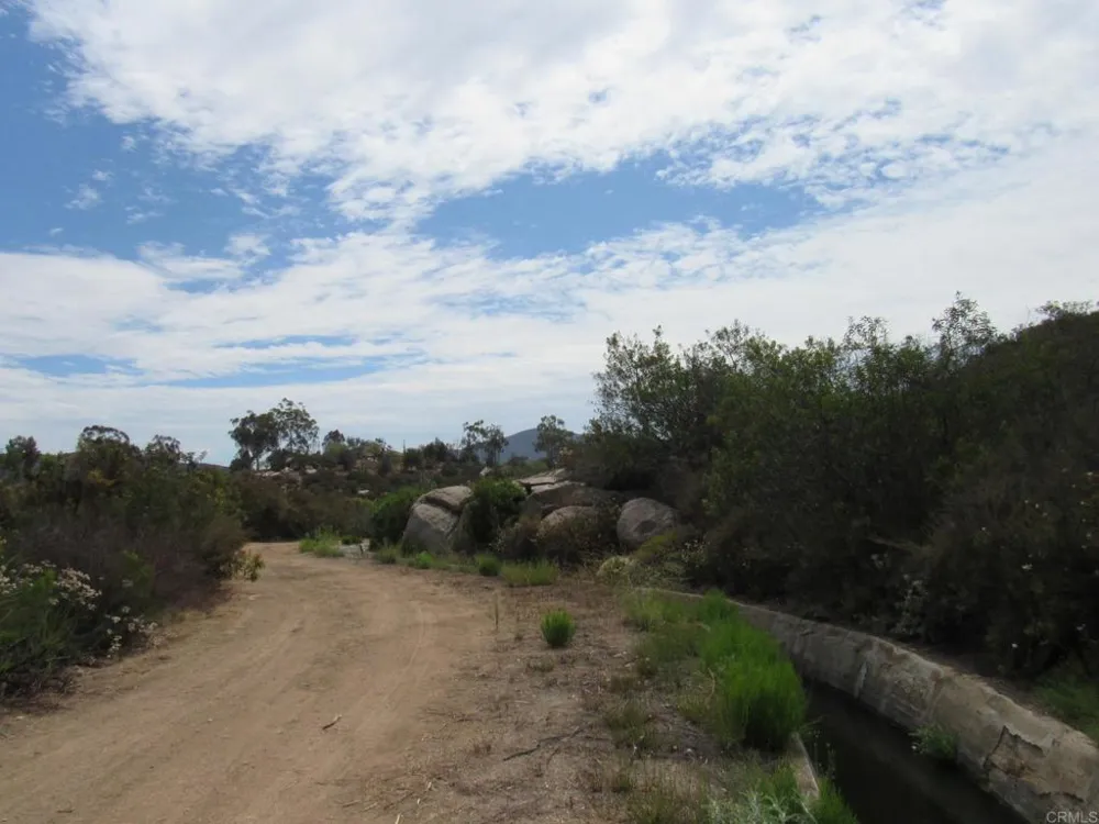 15 Hwy 94 Dulzura, CA 91917