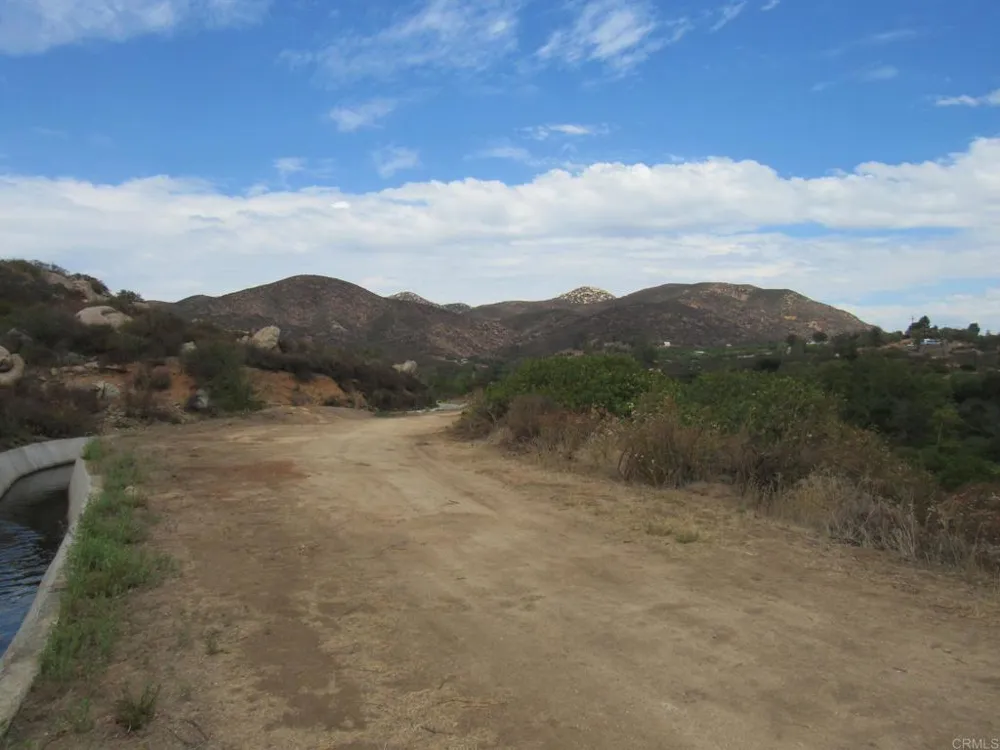 15 Hwy 94 Dulzura, CA 91917