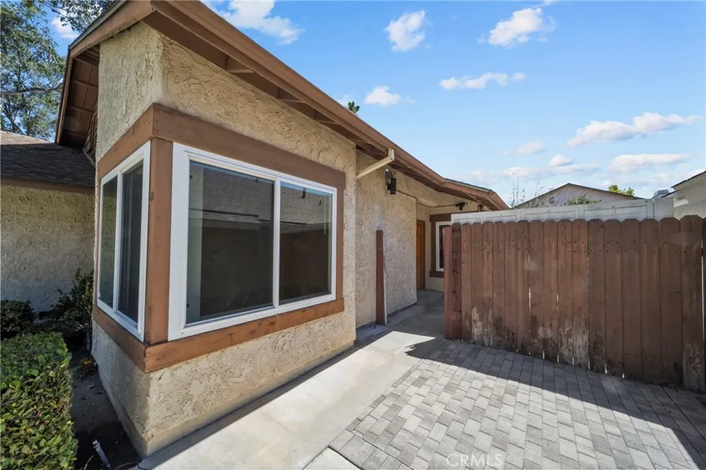 14071 Fenton Lane Sylmar, CA 91342