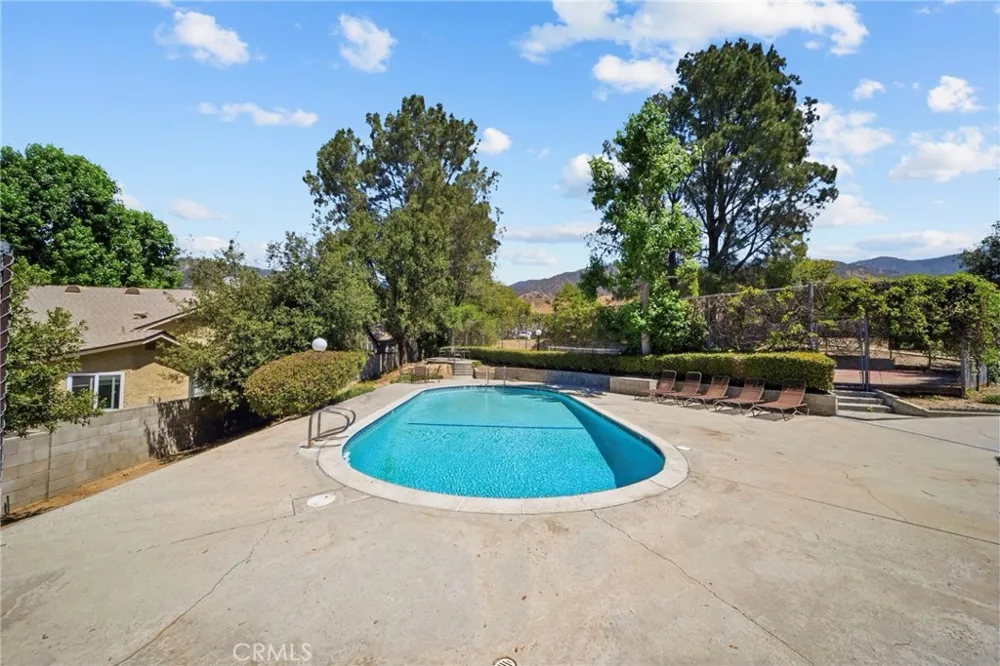 14071 Fenton Lane Sylmar, CA 91342
