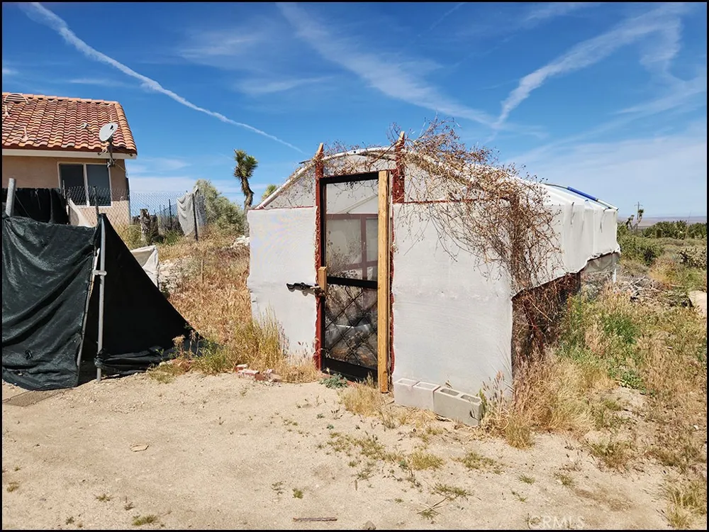 10685 Crystal Air Pinon Hills, CA 92372