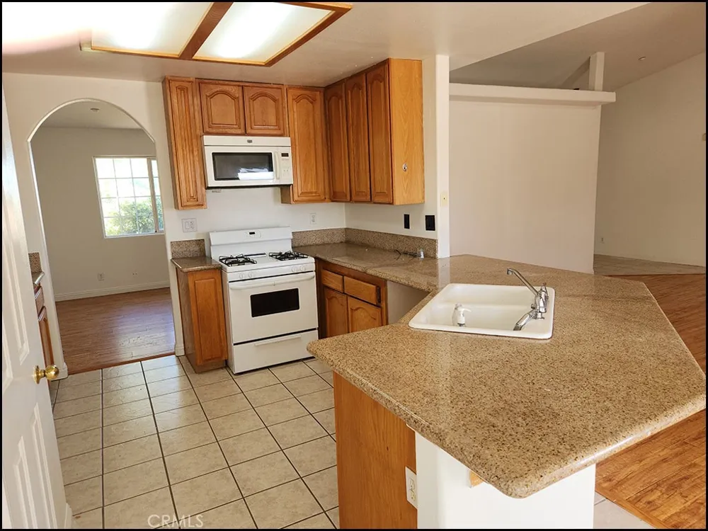10685 Crystal Air Pinon Hills, CA 92372