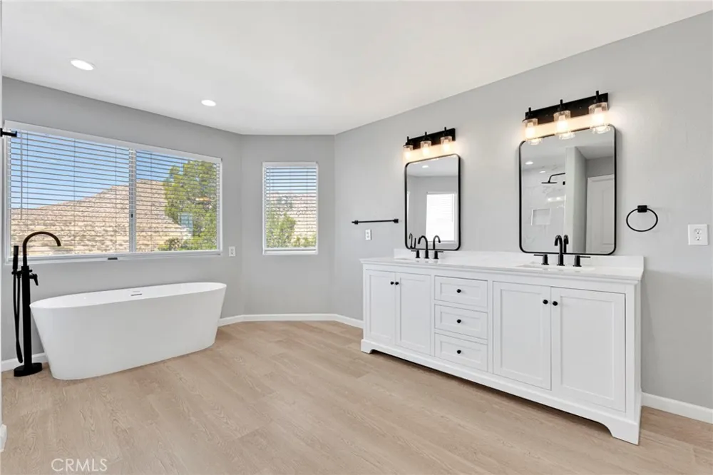 16731 Iwa Road Apple Valley, CA 92307