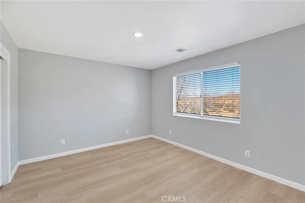 16731 Iwa Road Apple Valley, CA 92307