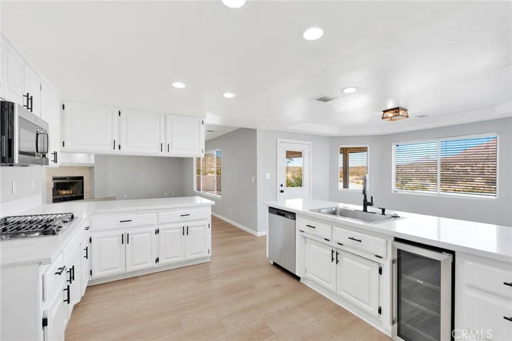 16731 Iwa Road Apple Valley, CA 92307