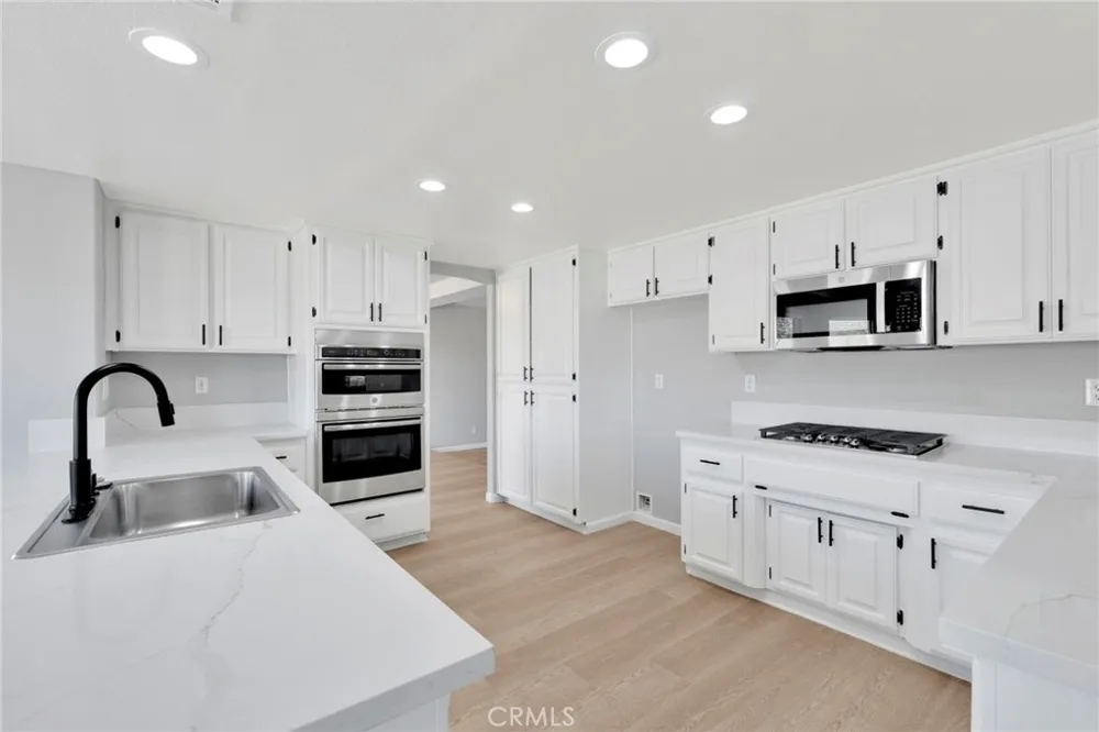 16731 Iwa Road Apple Valley, CA 92307