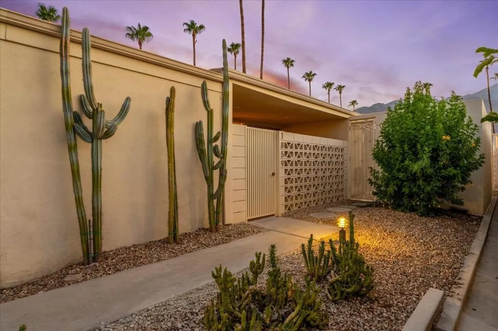 1859 Sandcliff Road Palm Springs, CA 92264