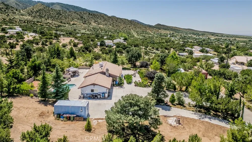 9224 Ponderosa Road Pinon Hills, CA 92372
