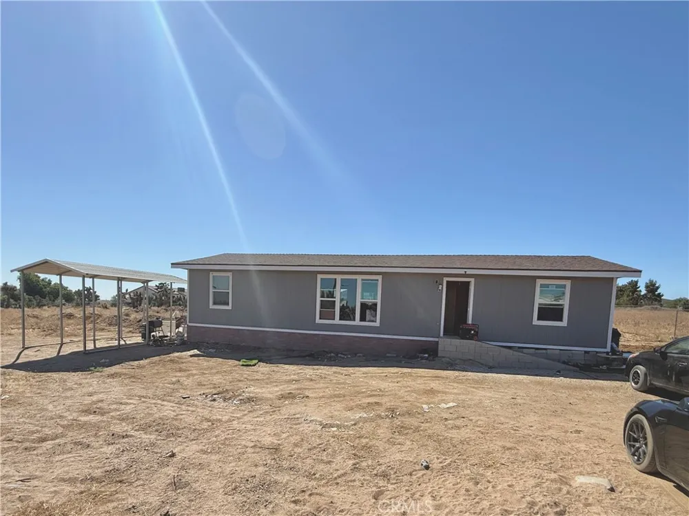 9589 Paramount Phelan, CA 92371