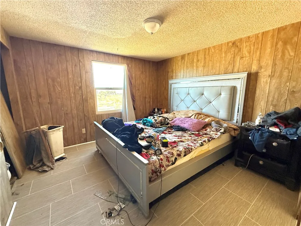 9589 Paramount Phelan, CA 92371