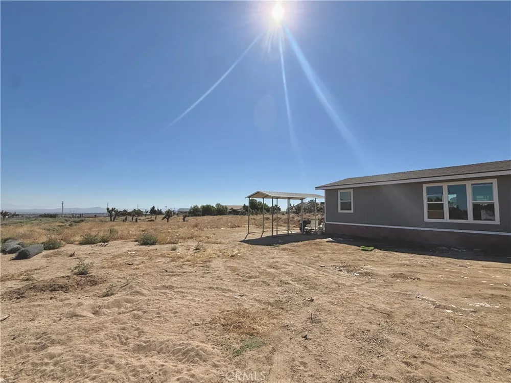 9589 Paramount Phelan, CA 92371
