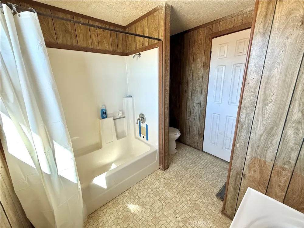 9589 Paramount Phelan, CA 92371