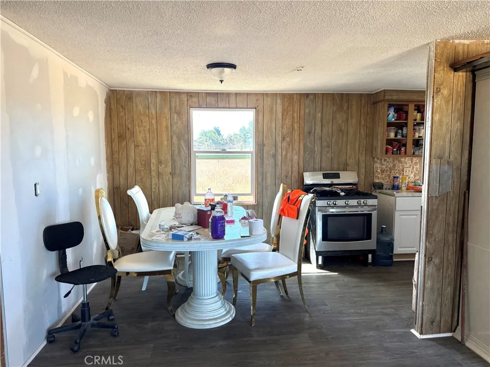 9589 Paramount Phelan, CA 92371