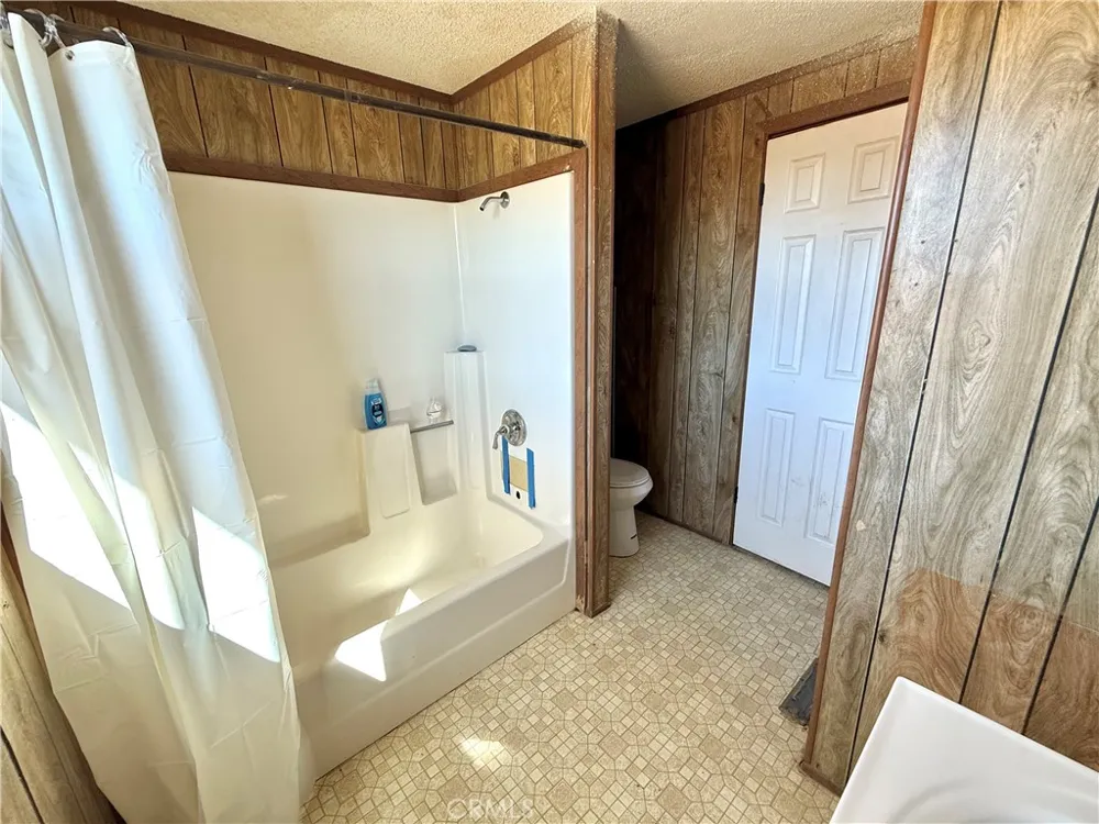 9589 Paramount Phelan, CA 92371