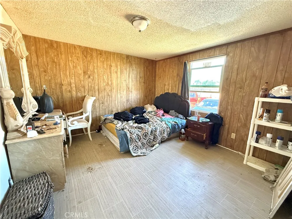 9589 Paramount Phelan, CA 92371
