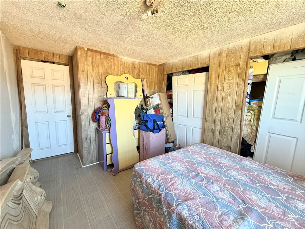 9589 Paramount Phelan, CA 92371