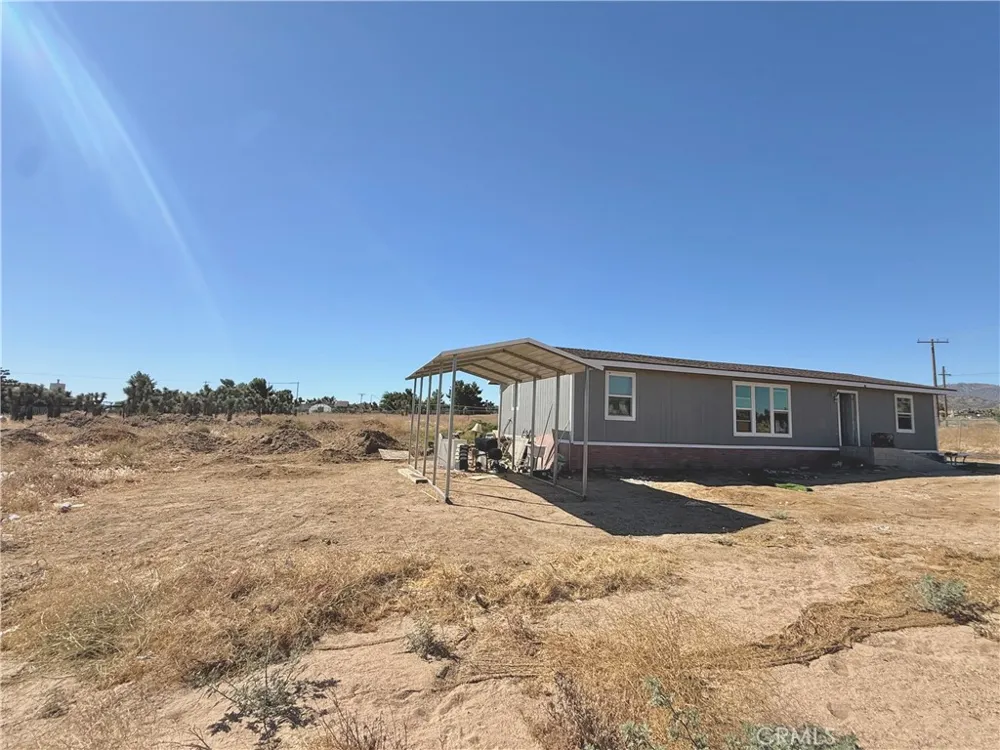 9589 Paramount Phelan, CA 92371