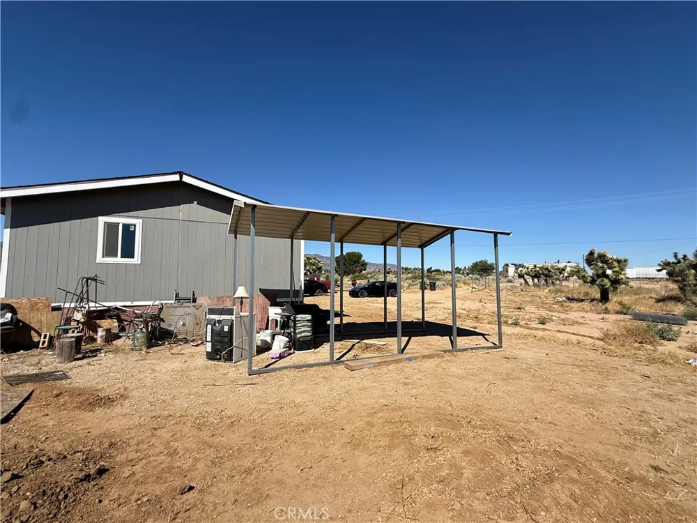 9589 Paramount Phelan, CA 92371