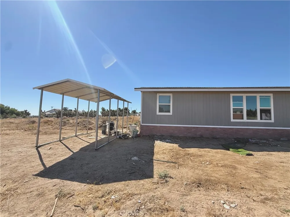 9589 Paramount Phelan, CA 92371