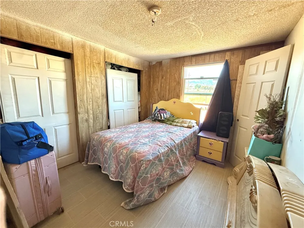 9589 Paramount Phelan, CA 92371
